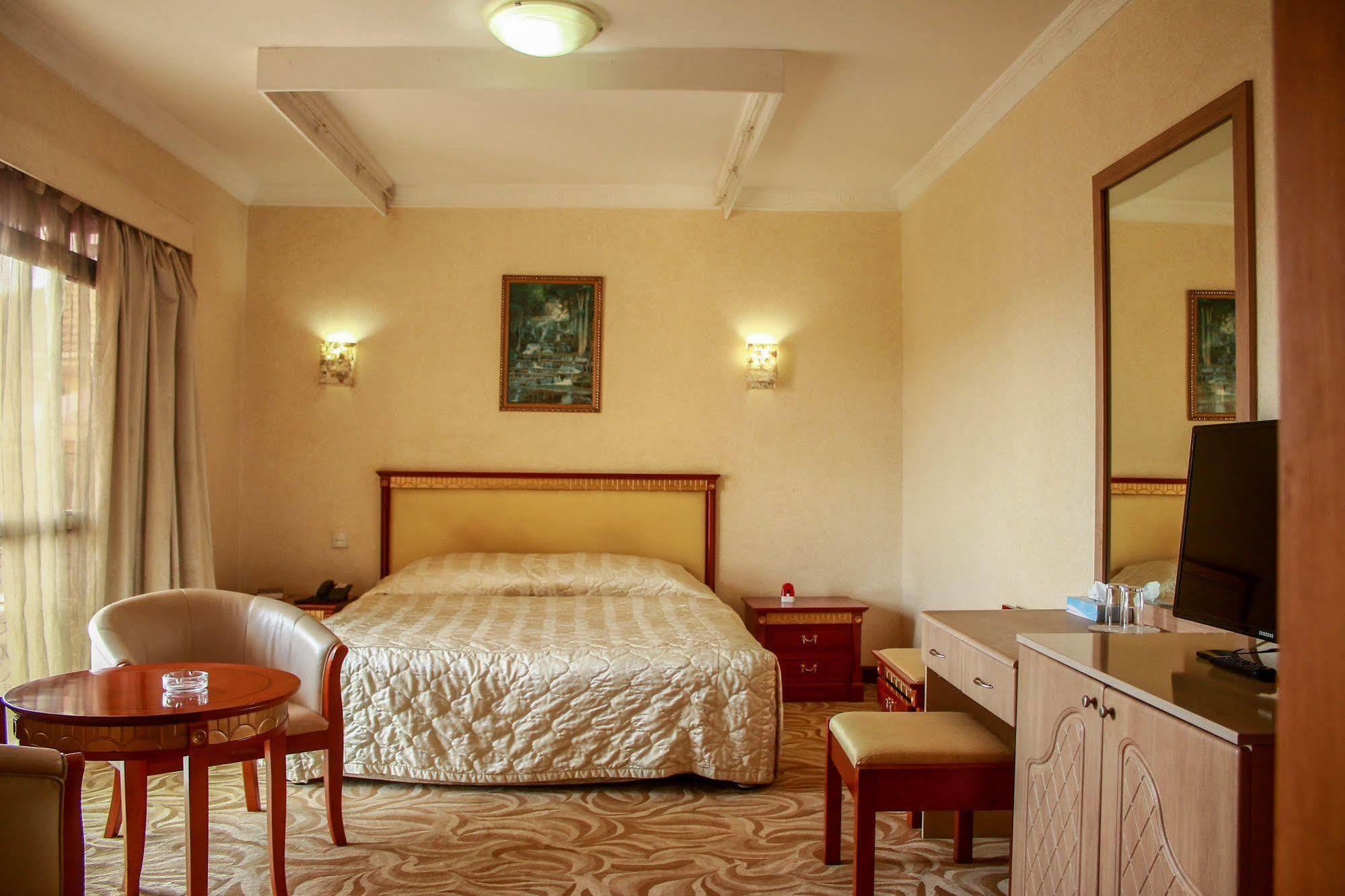 City Royal Resort Hotel Kyambogo (Kampala) Exterior foto