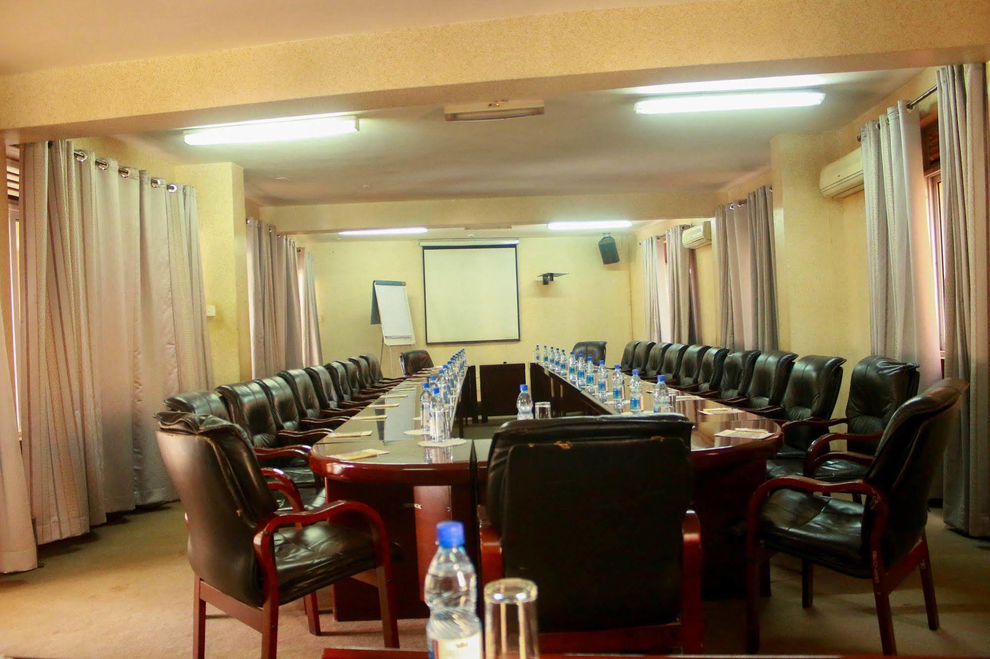 City Royal Resort Hotel Kyambogo (Kampala) Exterior foto