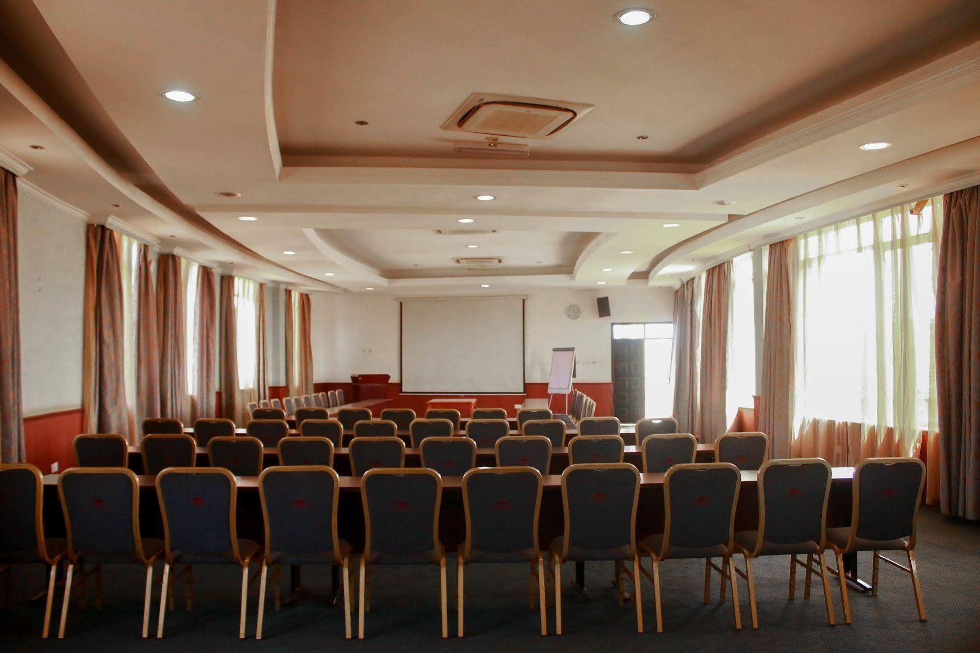 City Royal Resort Hotel Kyambogo (Kampala) Exterior foto
